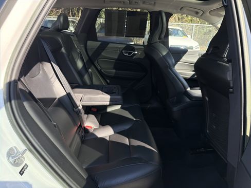 Certified 2023 Volvo XC60 B5 Core image 33