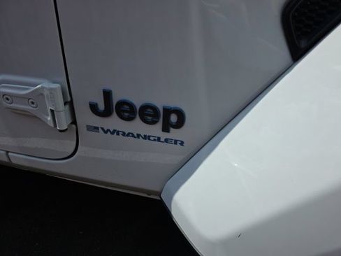 Used 2024 Jeep Wrangler Unlimited w/ Convenience Group AWD/4WD image 6