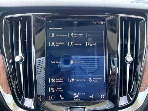 Used 2020 Volvo S60 T5 Momentum FWD image 24