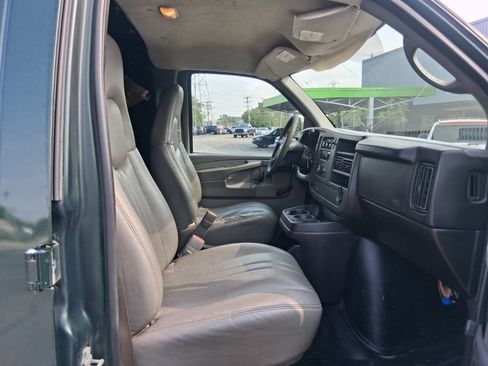 Used 2009 Chevrolet Express 3500 RWD image 17