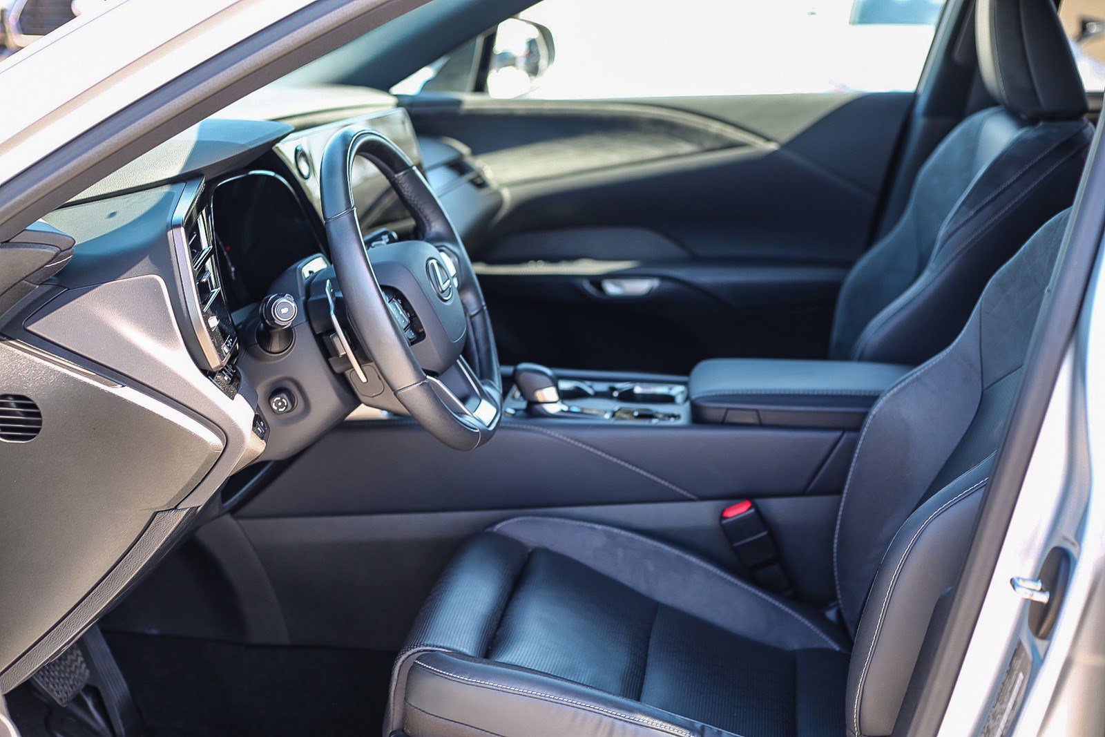 Used 2023 Lexus RX 350 FWD w/ Accessory Package (A2) image 17