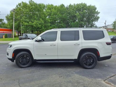 Used 2022 Jeep Wagoneer Series III w/ Flexible Seating Group image 19