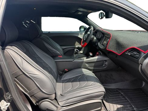Used 2017 Dodge Challenger SXT RWD image 15