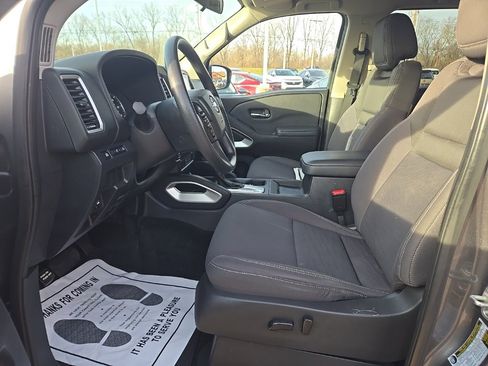 Used 2022 Nissan Frontier SV w/ Technology Package image 8