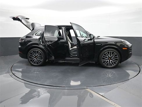 New 2025 Porsche Cayenne E-Hybrid image 33