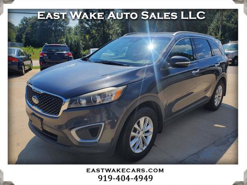 Used 2018 Kia Sorento FWD image 1
