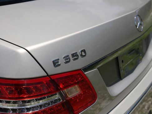 Used 2010 Mercedes-Benz E 350 4MATIC Sedan image 33
