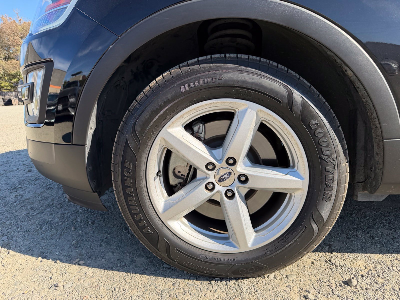 Used 2017 Ford Explorer XLT w/ Equipment Group 202A FWD image 9