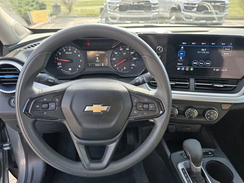 Used 2025 Chevrolet Trax LS image 13