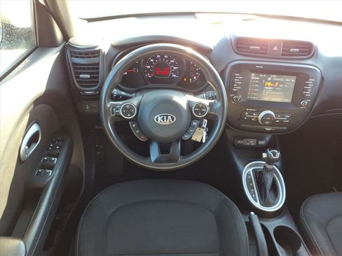 Used 2019 Kia Soul + image 7