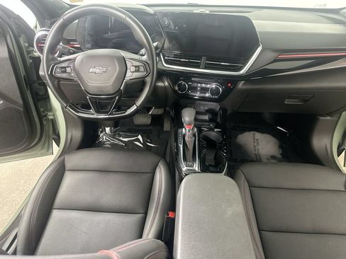 Used 2024 Chevrolet Trax RS w/ Sunroof Package FWD image 17