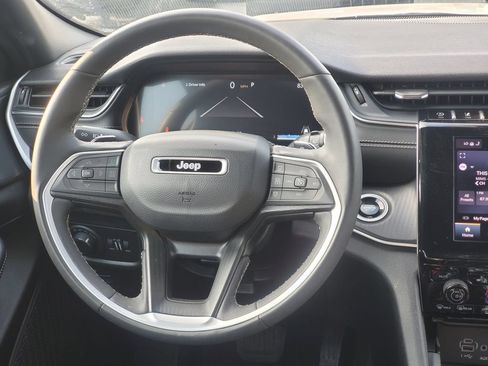 Used 2024 Jeep Grand Cherokee Altitude AWD/4WD image 22