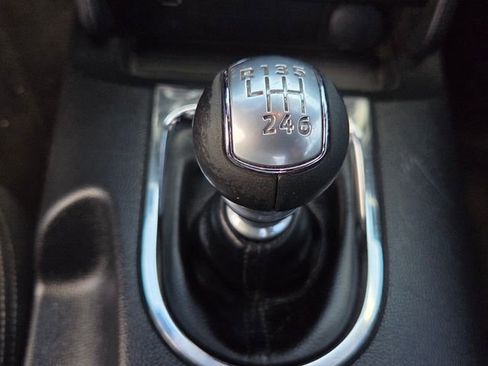 Used 2017 Ford Mustang Coupe RWD image 19