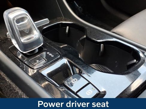 Used 2023 Volvo XC40 B5 Plus AWD/4WD image 9