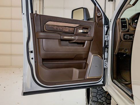 Used 2025 RAM 2500 Limited AWD/4WD image 38