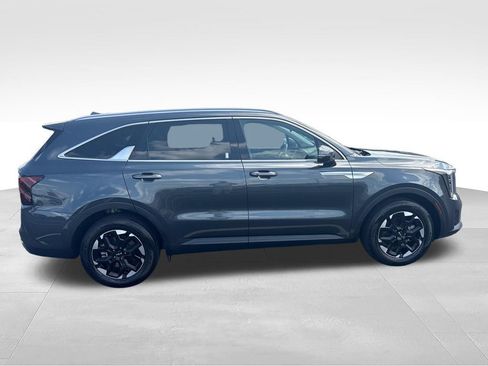 Used 2025 Kia Sorento S FWD image 6