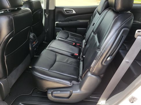 Used 2020 Nissan Pathfinder SL FWD image 16