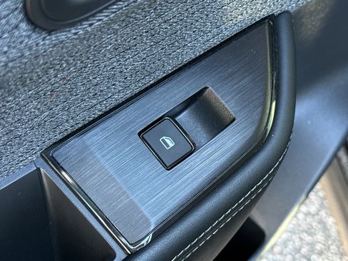 Certified 2023 Nissan Rogue SV image 30