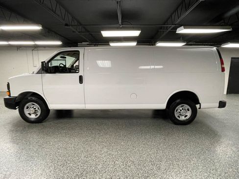 Used 2014 Chevrolet Express 2500 Extended RWD image 5