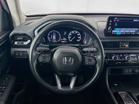 Used 2025 Honda Pilot EX-L image 17