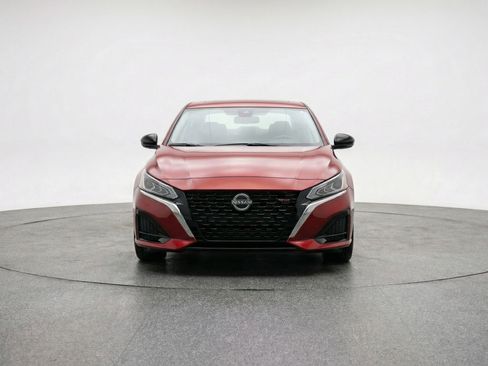 Used 2025 Nissan Altima 2.5 SV image 2