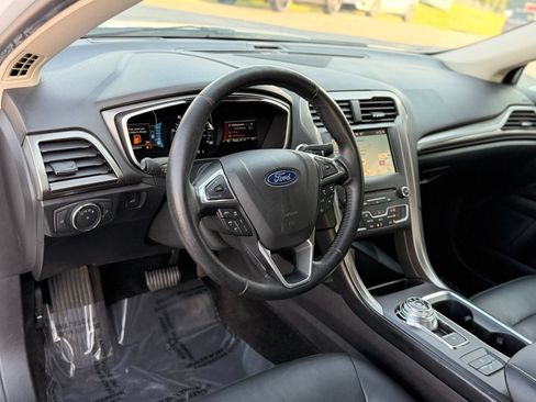 Used 2018 Ford Fusion SE w/ Equipment Group 602A FWD image 16