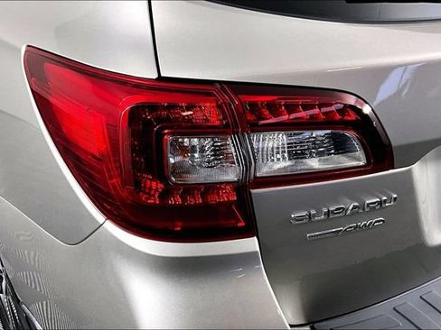 Used 2018 Subaru Outback 2.5i Limited AWD/4WD image 21
