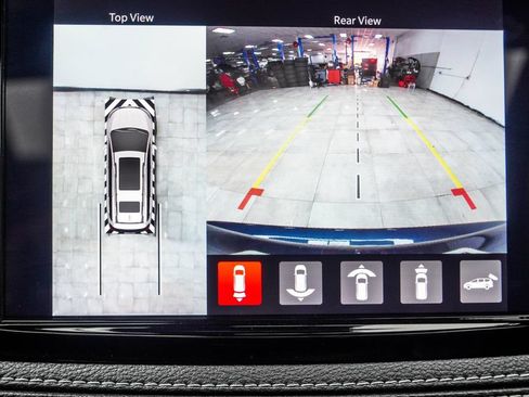 Used 2025 Chrysler Pacifica Premium FWD image 26