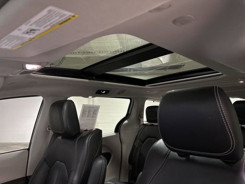 Used 2023 Chrysler Pacifica Touring-L w/ Uconnect Theater Family Group AWD/4WD image 20