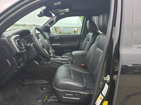 Used 2021 Toyota Tacoma TRD Off-Road w/ TRD Premium Off Road Package AWD/4WD image 9