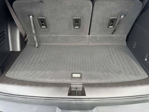 Used 2023 Chevrolet Traverse LT FWD image 30