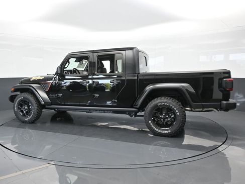Used 2024 Jeep Gladiator Sport image 3
