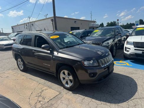 Used 2016 Jeep Compass Latitude AWD/4WD image 6