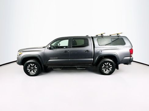 Used 2017 Toyota Tacoma TRD Off-Road AWD/4WD image 4