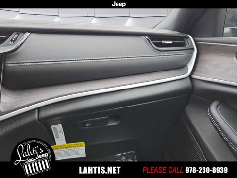New 2026 Jeep Grand Cherokee Altitude image 10