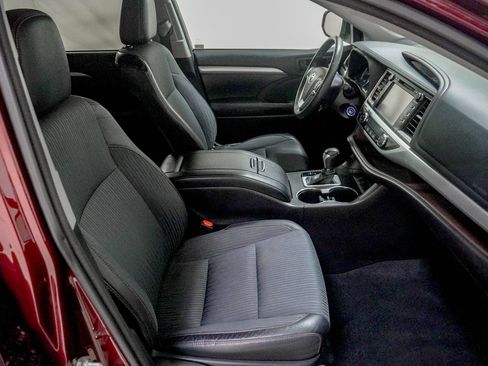 Used 2016 Toyota Highlander Plus FWD image 31