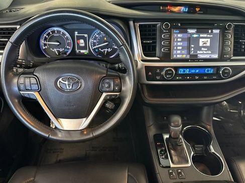 Certified 2019 Toyota Highlander XLE AWD/4WD image 19
