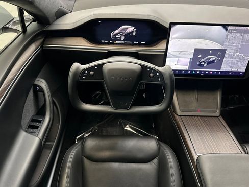 Used 2022 Tesla Model S AWD image 4