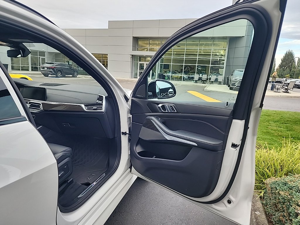 Used 2023 BMW X5 xDrive45e w/ M Sport Package AWD/4WD image 19