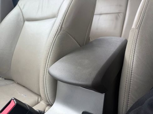 Used 2010 Ford Focus SEL FWD image 18