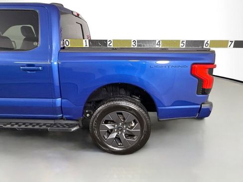 Used 2022 Ford F150 Lightning Lariat image 30
