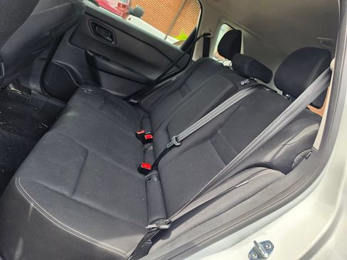 Used 2024 Nissan Rogue S FWD image 7