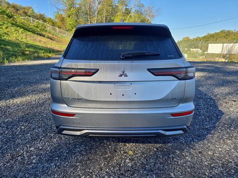 New 2025 Mitsubishi Outlander SE image 5