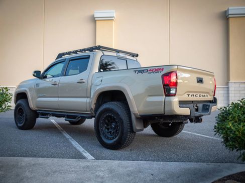 Used 2019 Toyota Tacoma TRD Sport image 7