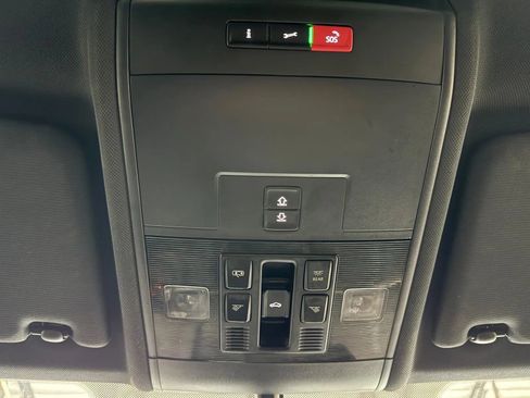 Used 2020 Volkswagen Atlas Cross Sport SE w/ Panoramic Sunroof Package FWD image 40