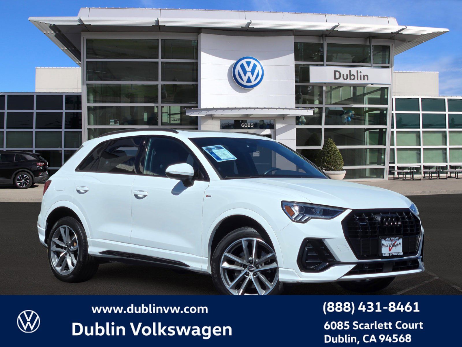 Used 2023 Audi Q3 2.0T Premium w/ Black Optic Sport Package AWD/4WD image 1