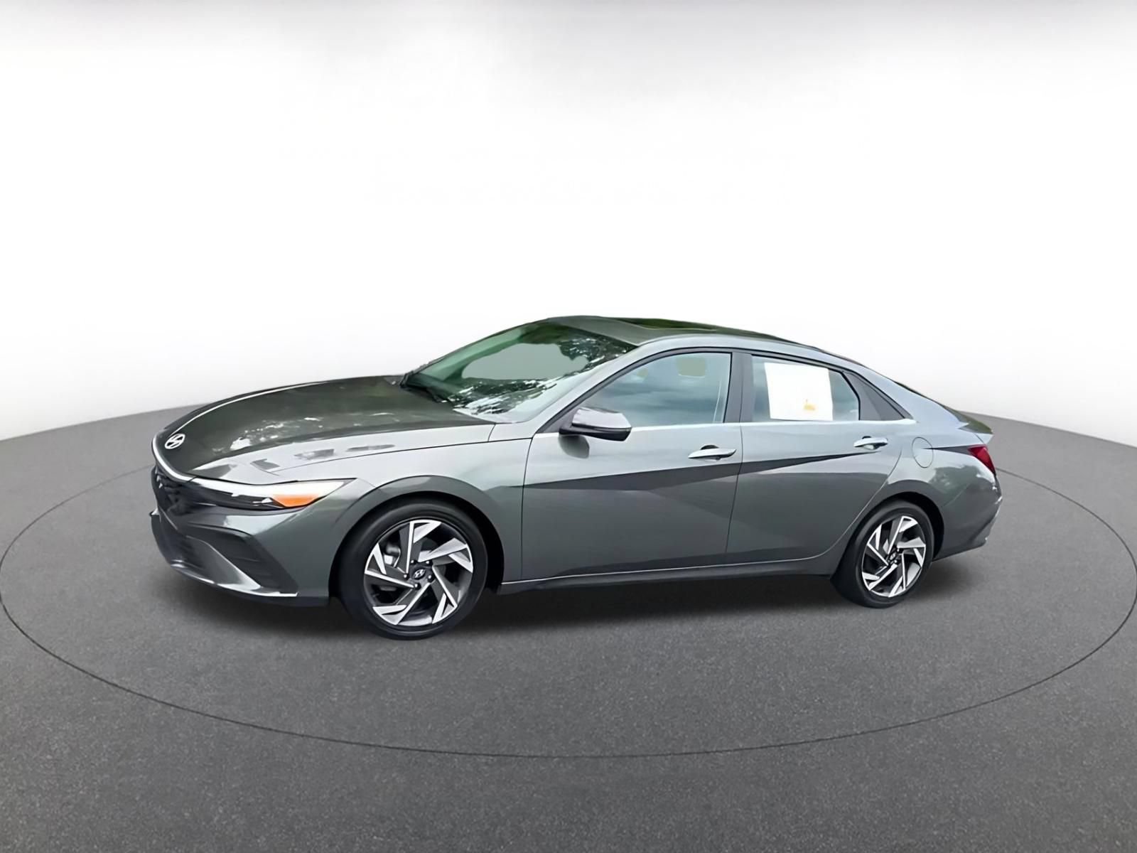 Used 2025 Hyundai Elantra Limited FWD image 7