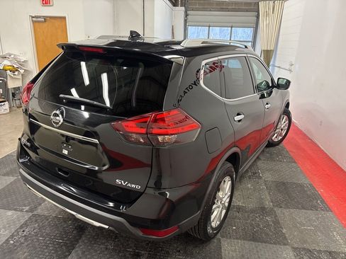 Used 2017 Nissan Rogue SV image 8