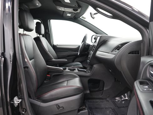 Used 2016 Dodge Grand Caravan R/T FWD image 11
