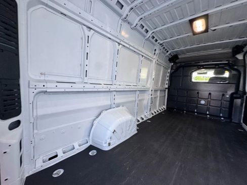 Used 2024 RAM ProMaster 3500 w/ Convenience Group image 17